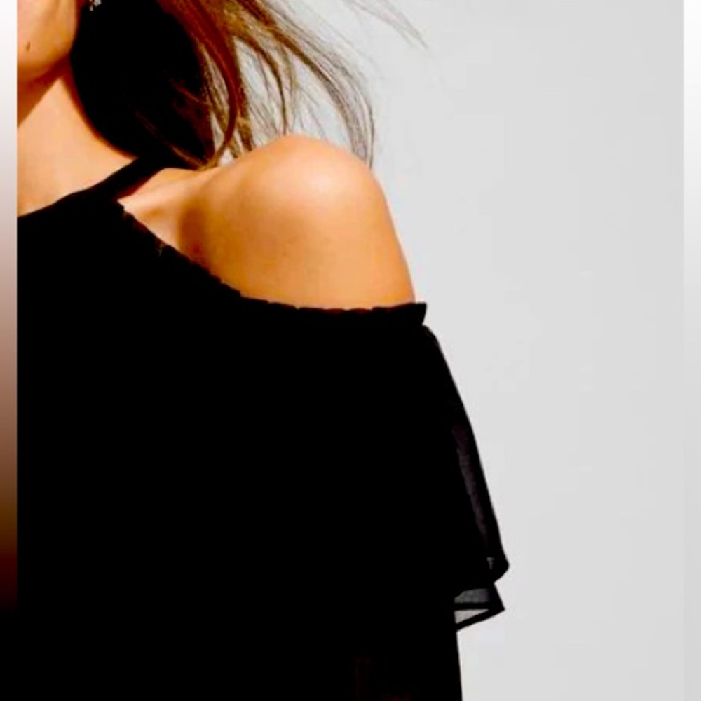 WHBM WHITE HOUSE BLACK MARKET women’s top size medium